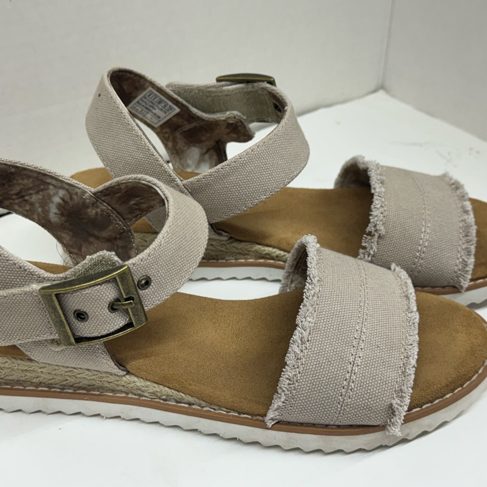 Skechers Women's Tan Sandals - Picture 4 of 7
